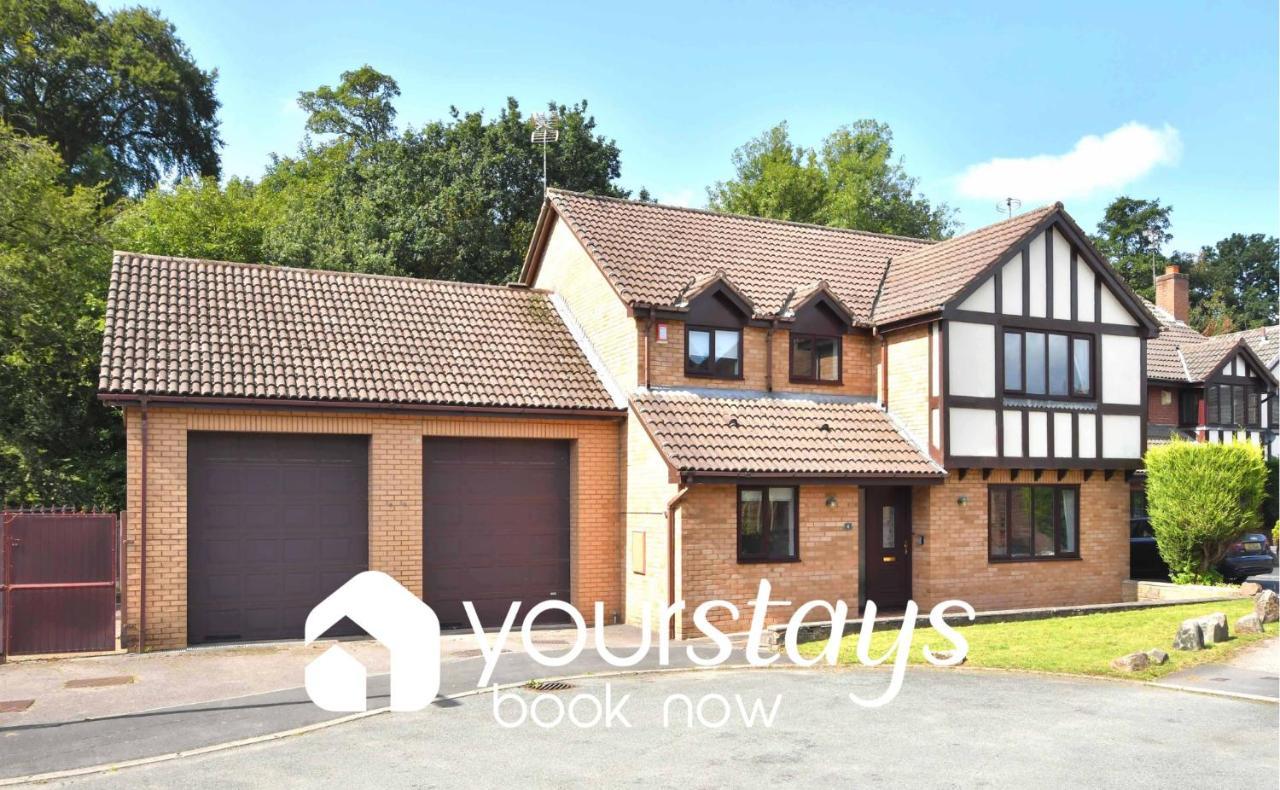 The Glade By Yourstays Huge Single Detached Holiday Home With Big Garden 뉴캐슬언더라임 외부 사진